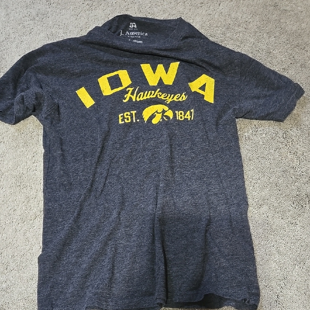J. America Kids Iowa Hawkeyes Gray T-Shirt